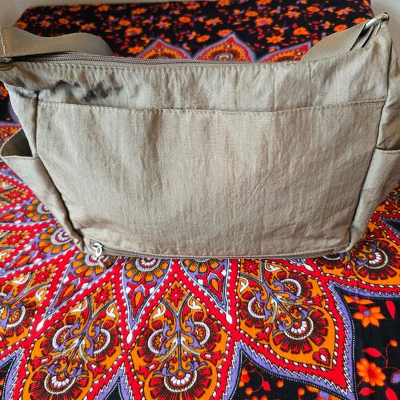 Baggallini Large Hobo Tote in Platinum/gray - Picture 8 of 11